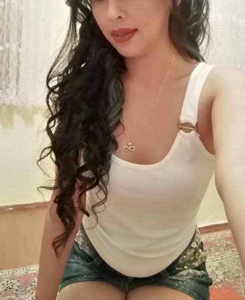 Housewie Call Girl in Lucknow